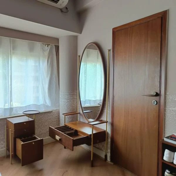 dressing table